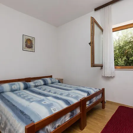 Kisic - Two-bedroom With Terrace Prizemlje *