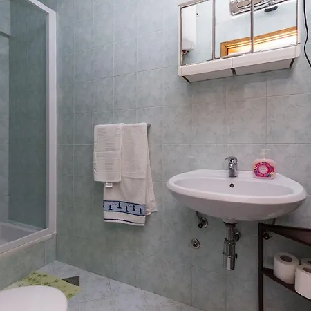 Kisic - Two-bedroom With Terrace Prizemlje