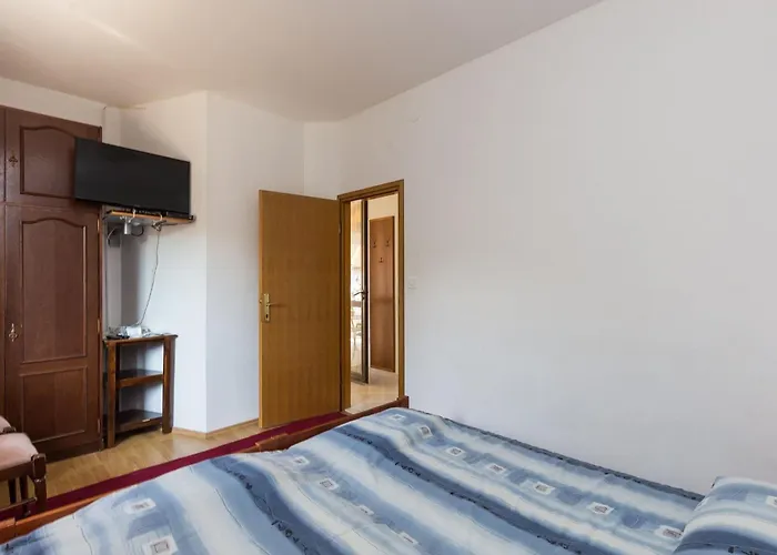 Kisic - Two-bedroom With Terrace Prizemlje * Mlini