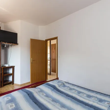 Kisic - Two-bedroom With Terrace Prizemlje