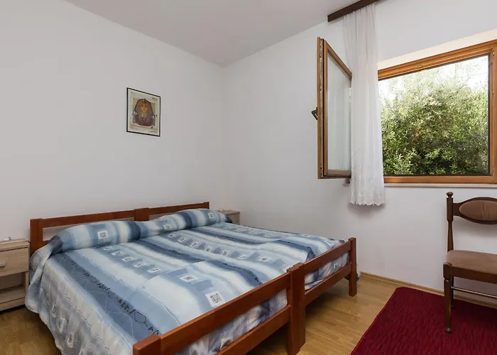 Kisic - Two-bedroom With Terrace Prizemlje *