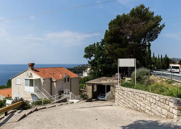 Kisic - Two-bedroom With Terrace Prizemlje * Mlini